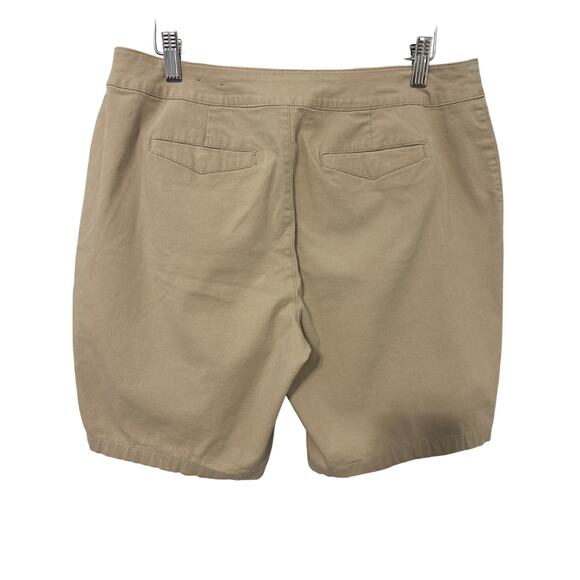 Chico’s  Khaki Shorts Tan Women’s  Size 1.5 or Medium Snap Pockets Longer Inseam - Picture 3 of 7